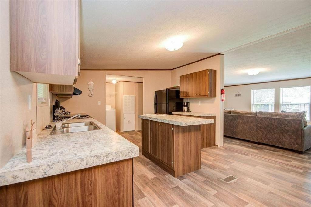 Seaside Serenity - Holiday Home Sleeps 10 Дикинсон Экстерьер фото